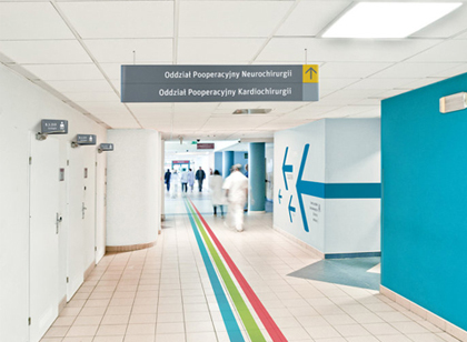 標識導視系統設計優化提升醫院診療環境 讓患者更舒心