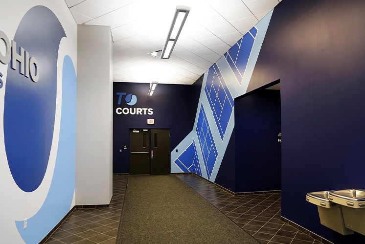 網球運動場地導視系統設計|活力充滿能量的運動空間打造