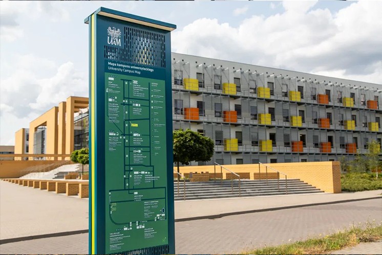 綠松石、海軍藍和濃綠色鮮明的配色方案，能給學校校園導視設計帶來怎樣的火花？