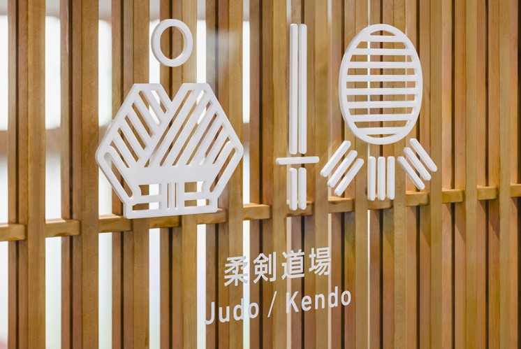 綜合體育館導視系統設計：線條排列、交錯如同纖維的紡織韻律